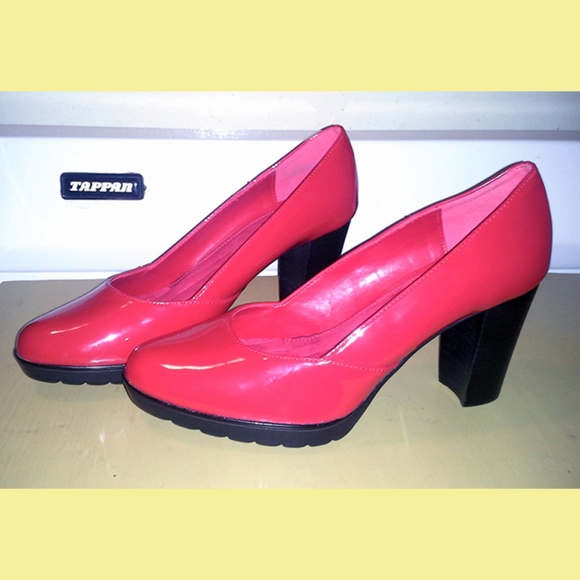 Red Platform Pumps 7.5 NARROW - Picture 5 of 6